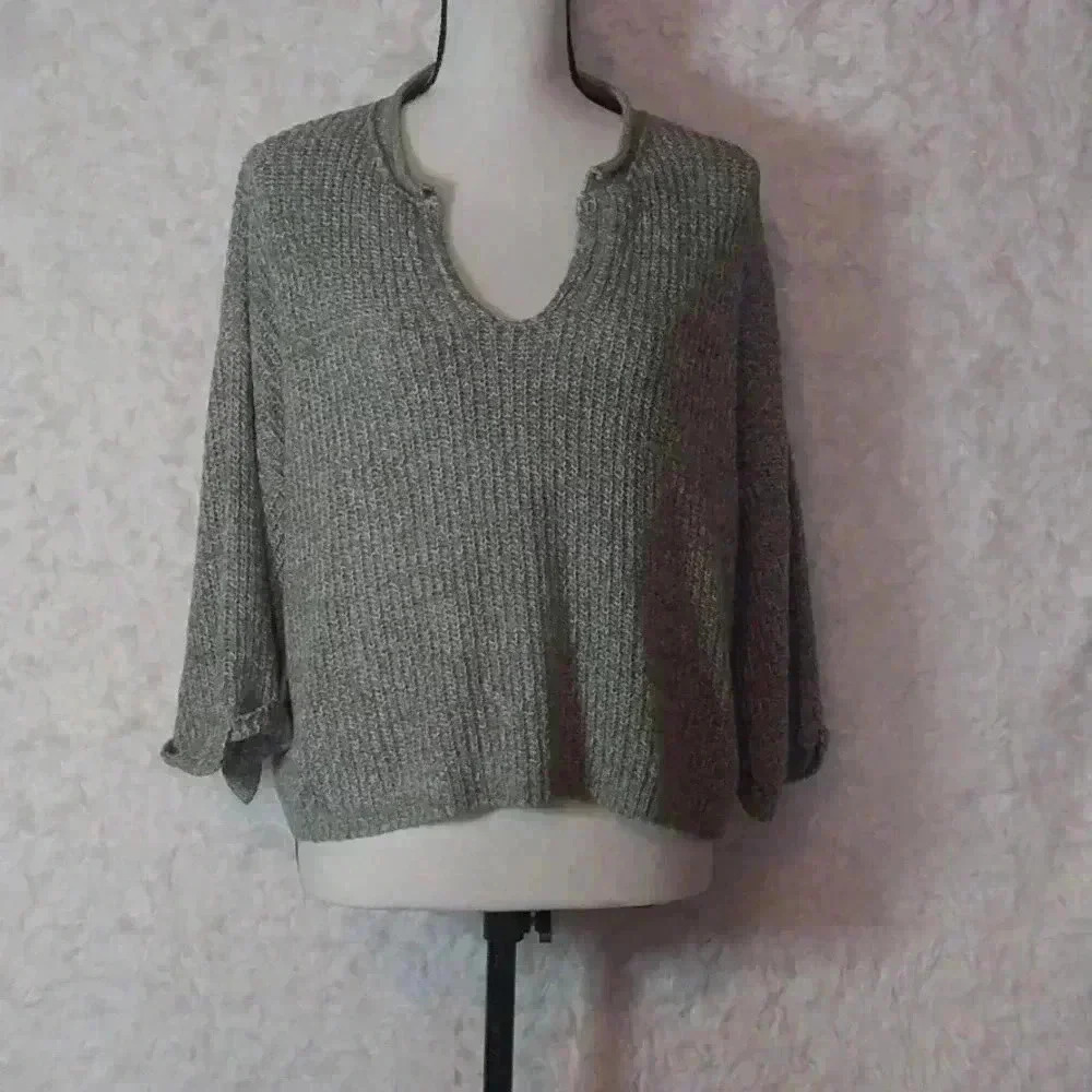 Blu Pepper Sage Sreen V-neck Oversized Lightweight Sweater Size L Great Used